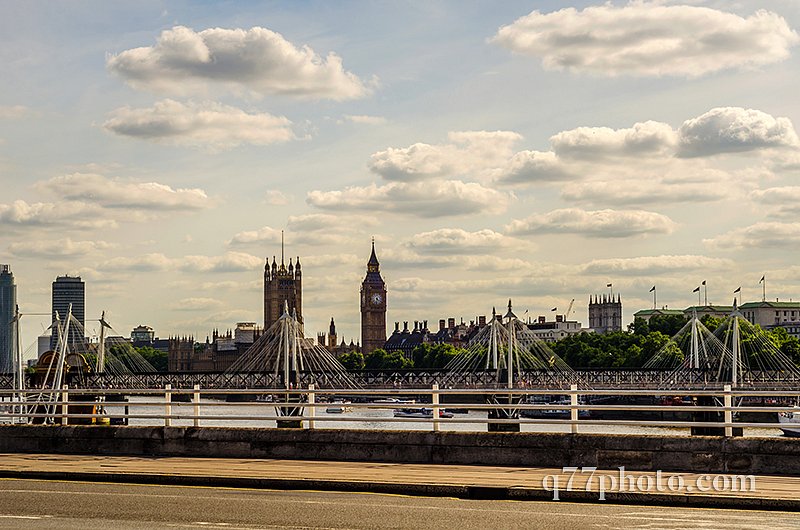 Panoramic city of london, ships on the river thames, modern and 